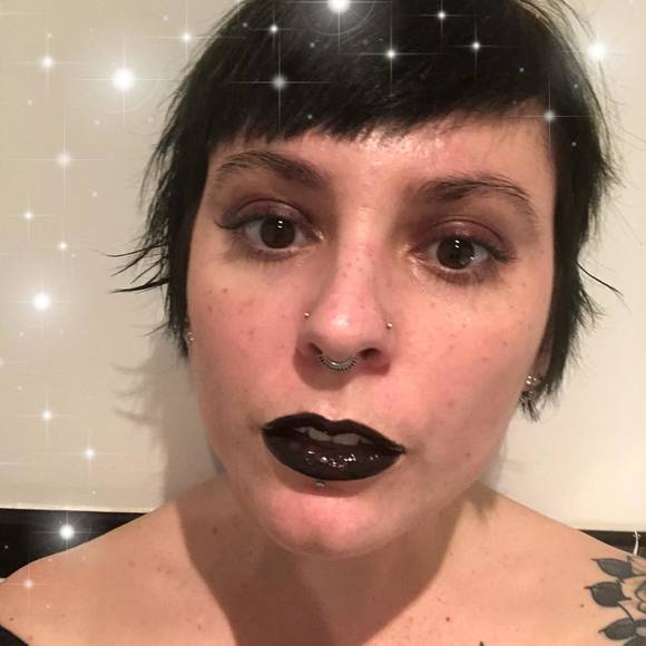 Meet your Posher, Julianna - Picture 3 of 3